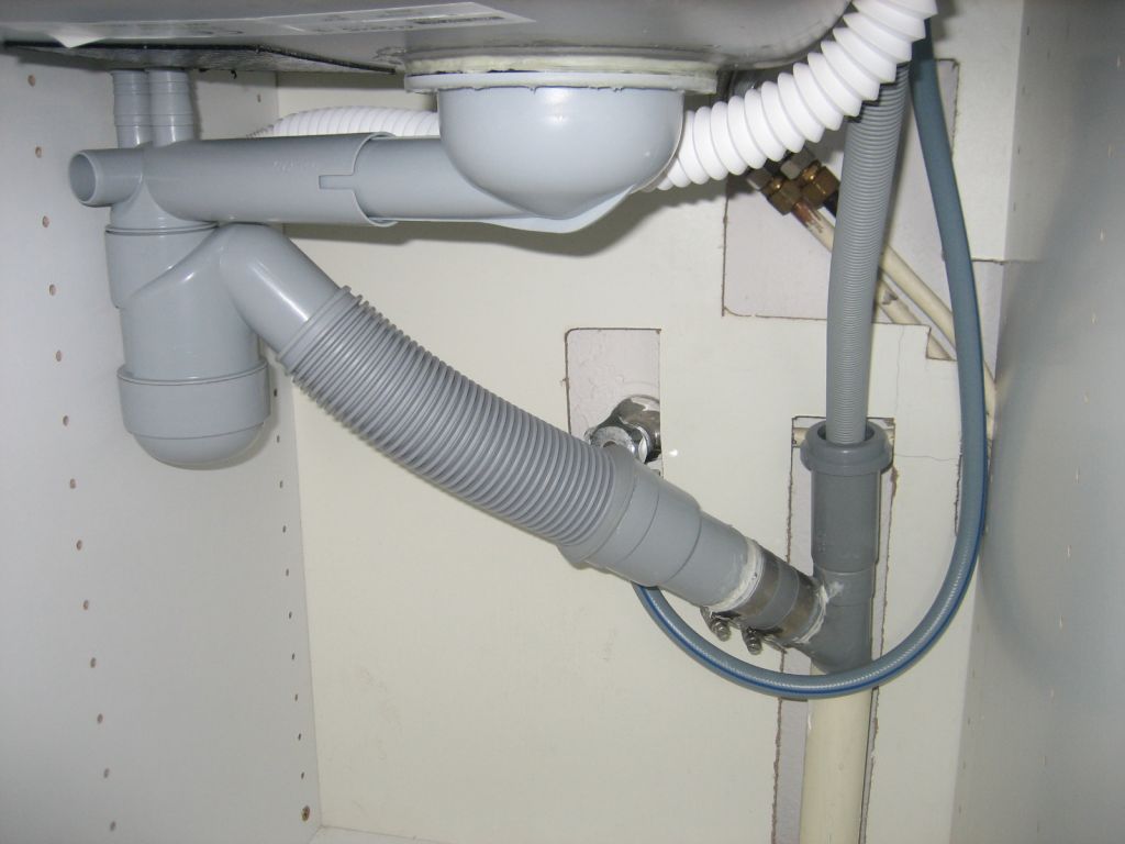 Siphon d'évacuation à sortie horizontale pour machine à laver ou