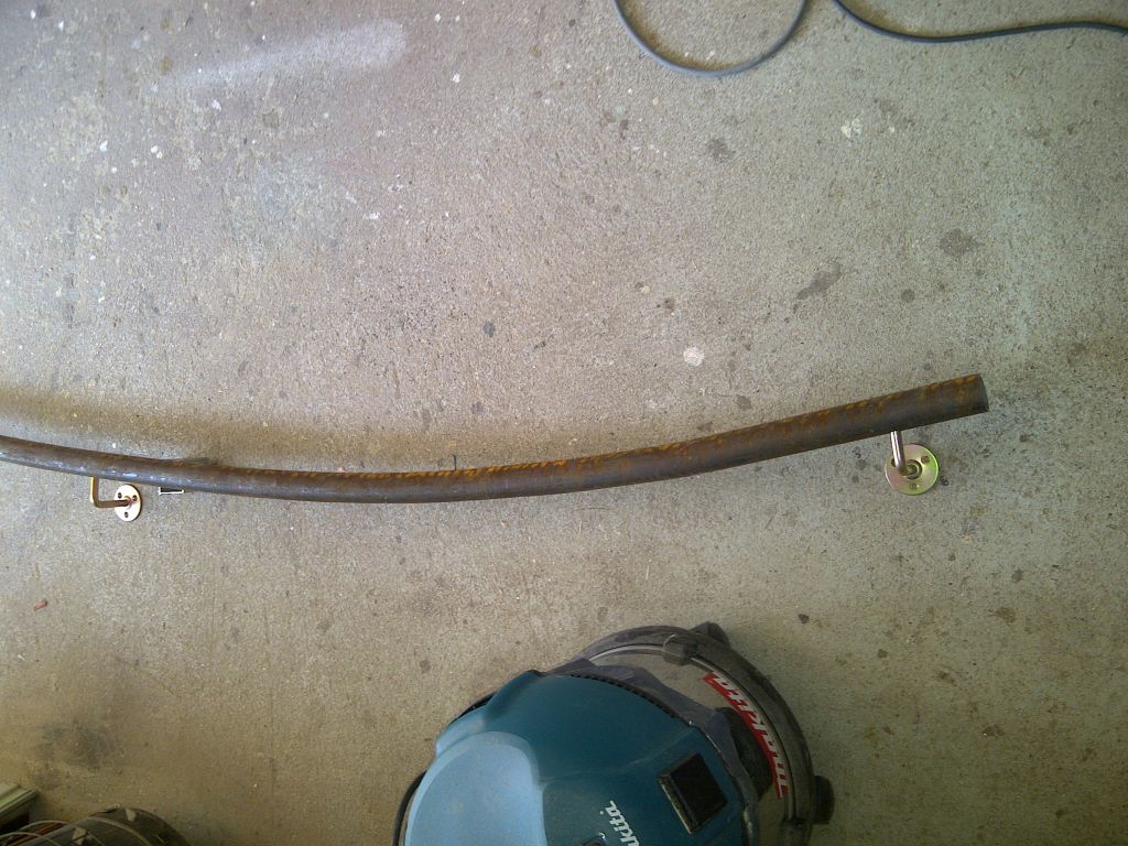 Installation de pattes de fixation sur la main courante