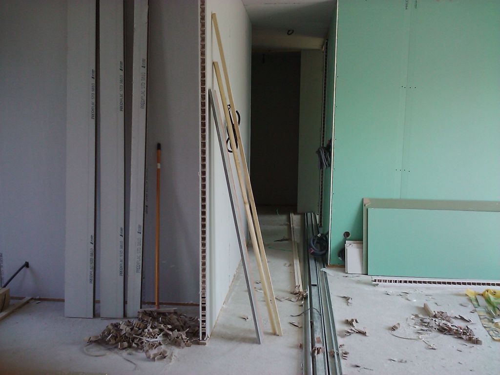 couloir desservant chambres, salle de bain et wc