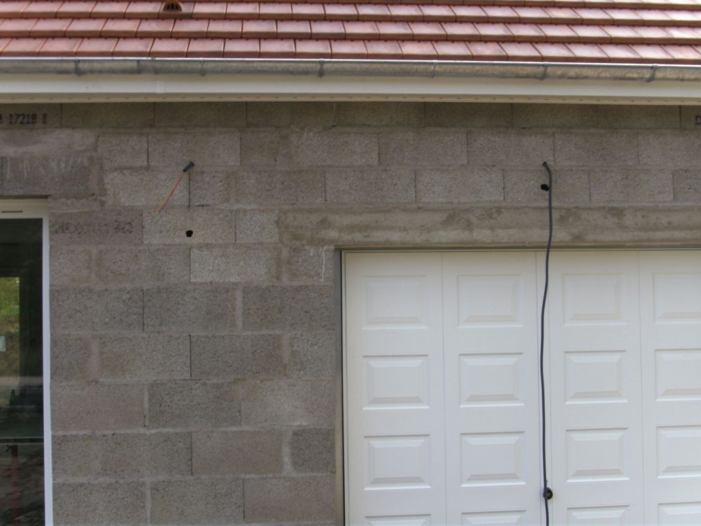 Rectification au dessus du garage également ainsi que du détecteur placés trop bas !