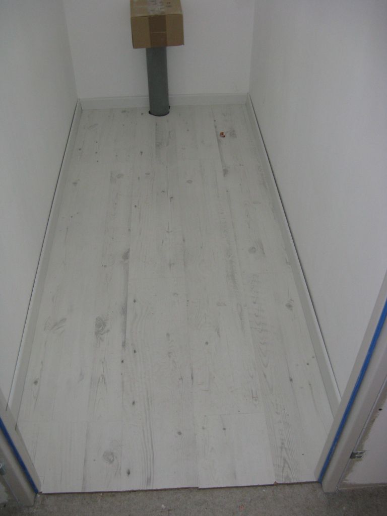 wc du haut, parquet bois blanc