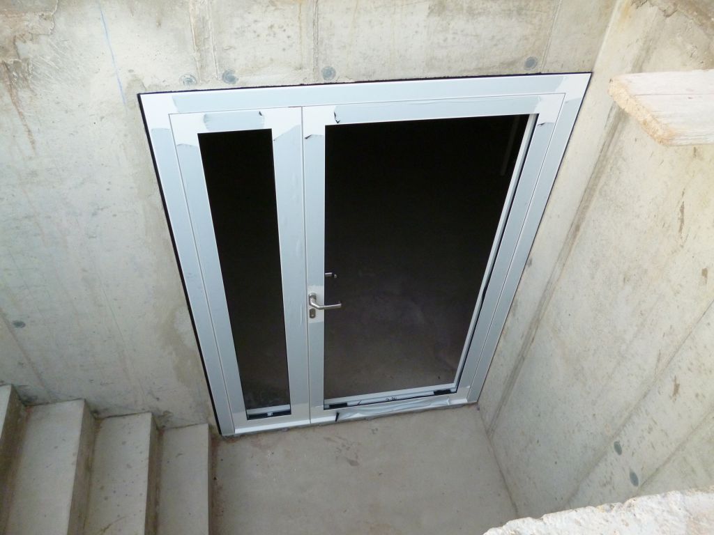 Porte de cave avec partie fixe