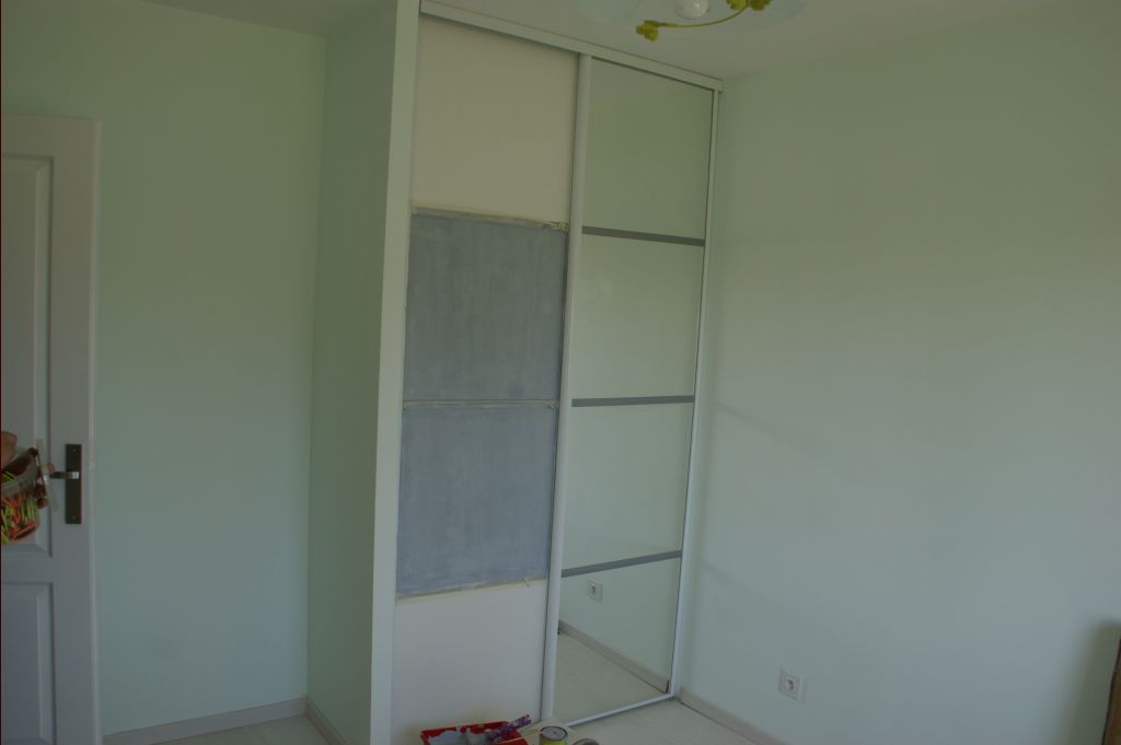 Chambre Lucas - peinture magnétique sur porte de placard
