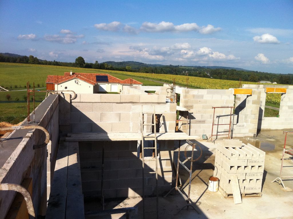 chainages en cours, vue depuis une chambre vers le salon
