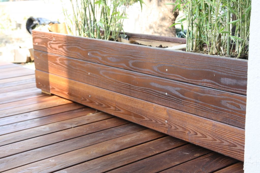 Jardinière réalisée avec les chutes de bois. 2000*35*40