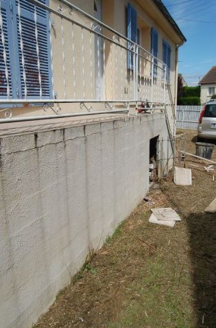 Vue de l'escalier - terrasse extrieur avant travaux