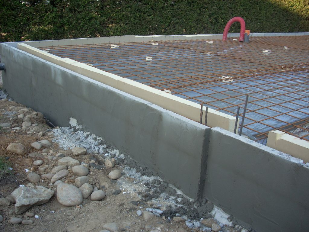 Dcalage du soubassement garage/habitation, pour intgrer la sur-paisseur de l'agepan de 40 mm.