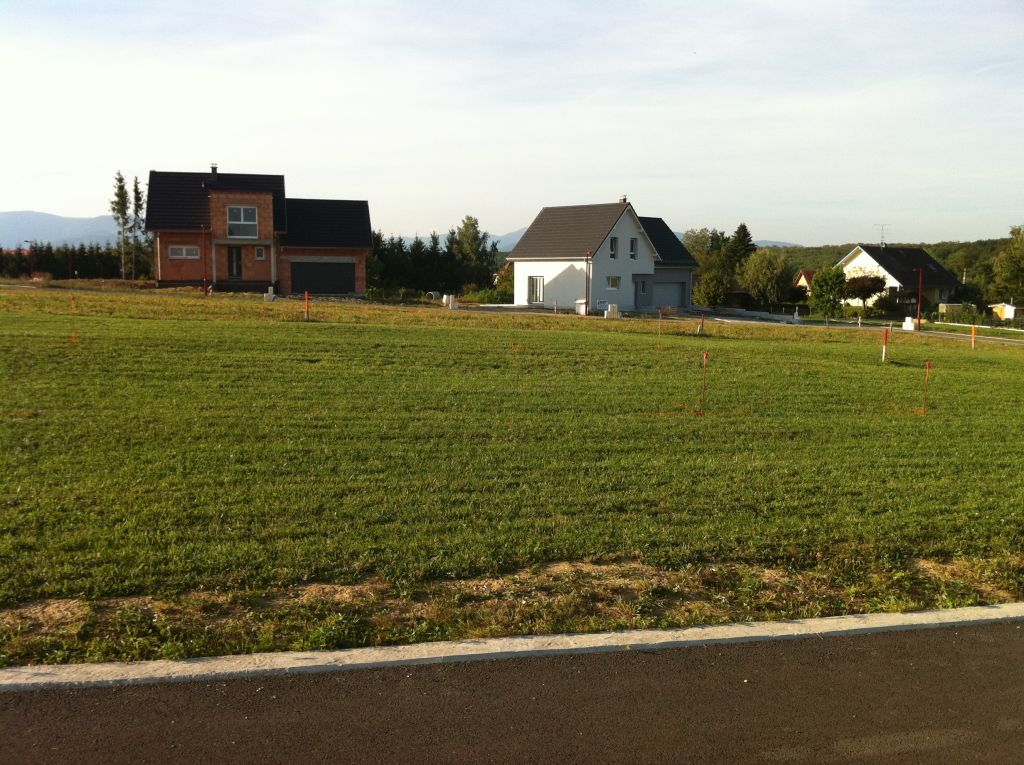 Implantation de la maison : Vue d'un cot de la rue