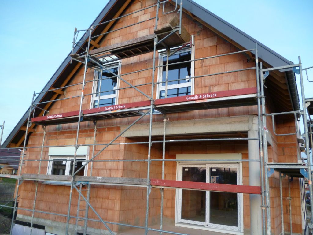 Préparatifs pour la pose de l'ITE: Echafaudage en place sur façade Ouest