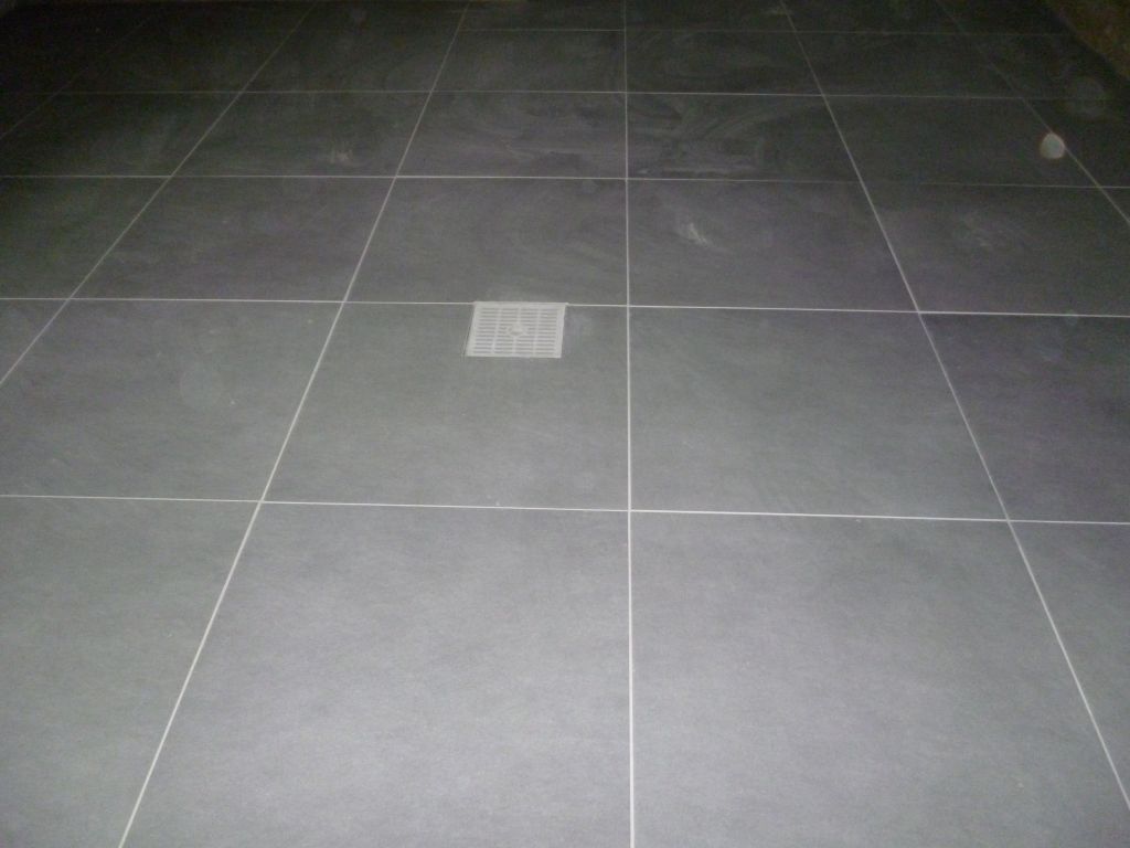 Carrelage de la cave avec jointage
