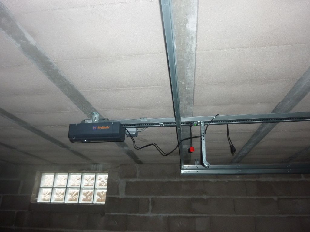 Moteur d'une des portes de garage