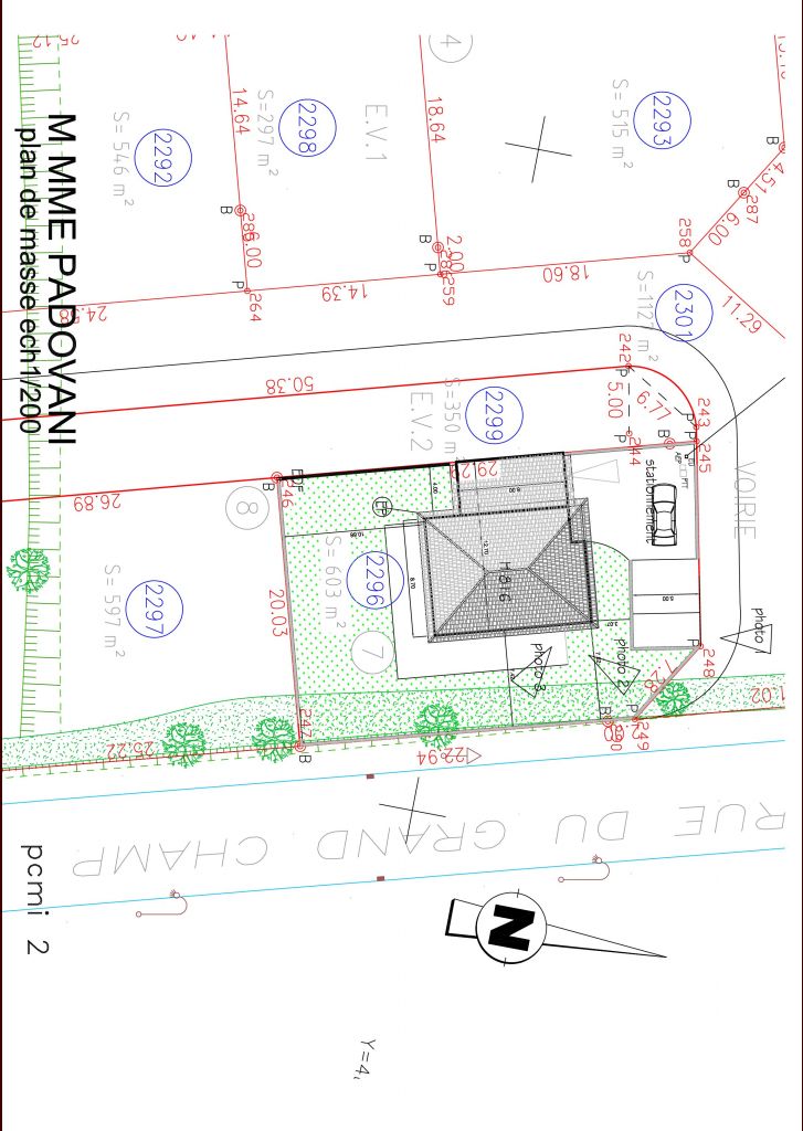 plan de masse sur terrain de 603m2 avec entre au Nord