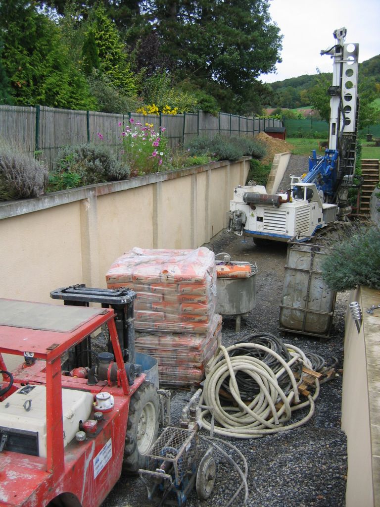 mise en place de la foreuse et de tous se qui faut pour la ralisation des pieux