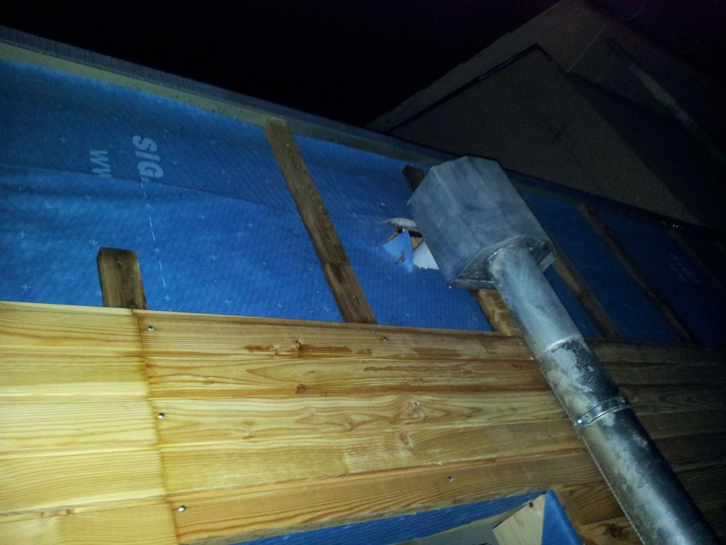 la bote  eau pour les eaux de pluie du toit du garage
