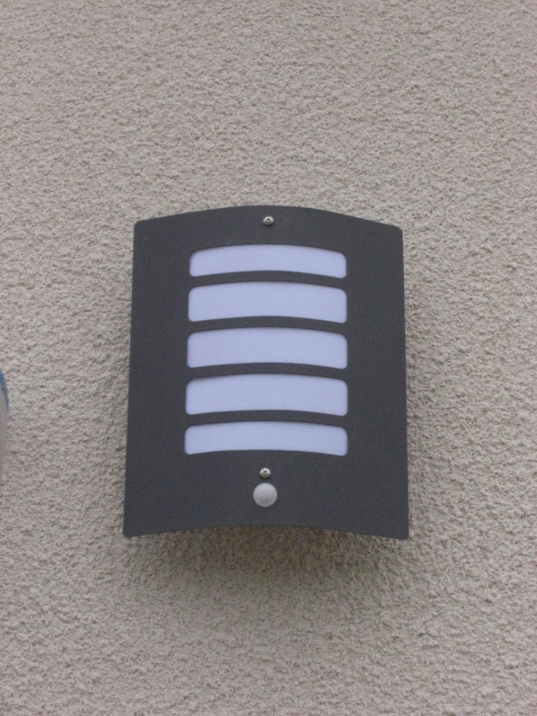 luminaire extérieure avec détecteur de présence
