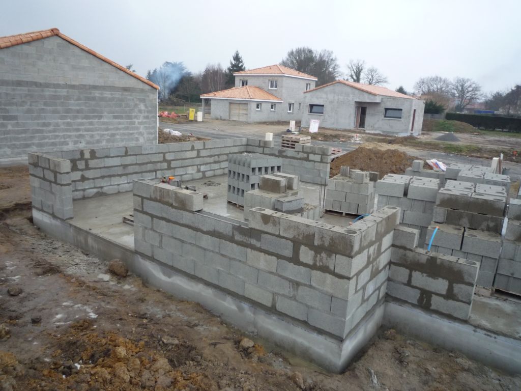 Les murs grimpent de nouveau.
