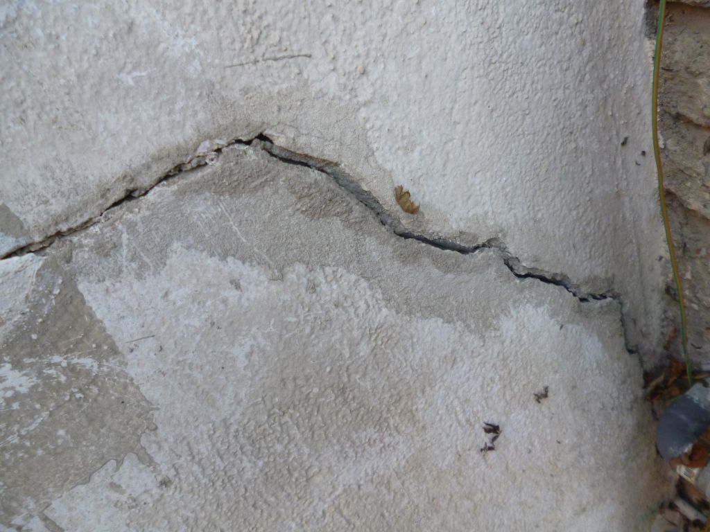 fissure sur mur batiment annexe