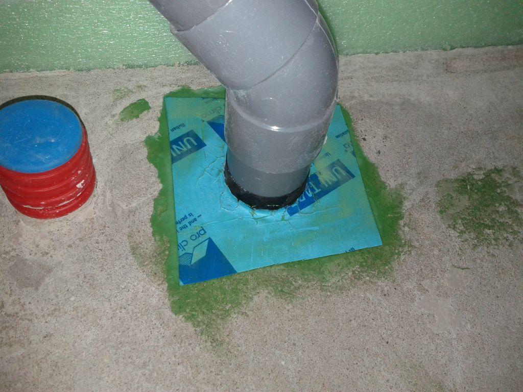 etancheite des passages des tuyaux dans le plancher beton