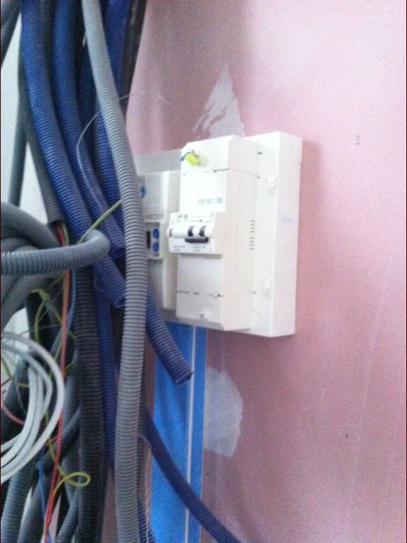Début du tableau électrique, compteur et disjoncteur...