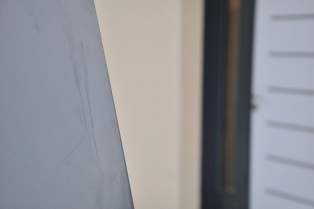 Rsolution de la rserve "porte d'entre raye" - 3
<br />
et les nouvelles rayures que l'on peut faire  l'ongle sans forcer !