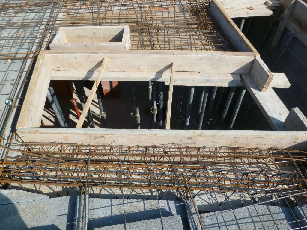 Tremie d'escalier et vide sur sejour