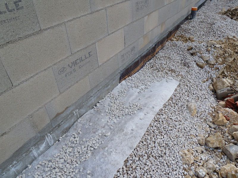 Delta-MS et filtre du drain, pour l'imperméabilisation de la maison.