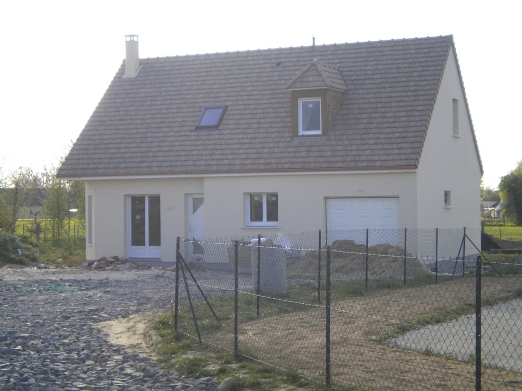 On voit mal là mais le tas de sable, c'est pour le carrelage. Donc, photo carrelage
