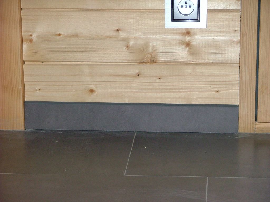 plinthes en carrelage au rez-de-chaussée