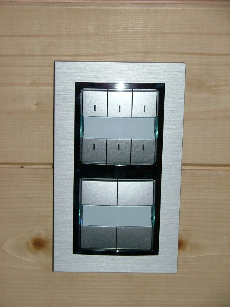 enjoliveur et plaque pour interrupteur Kalysta / tébis de chez Hager