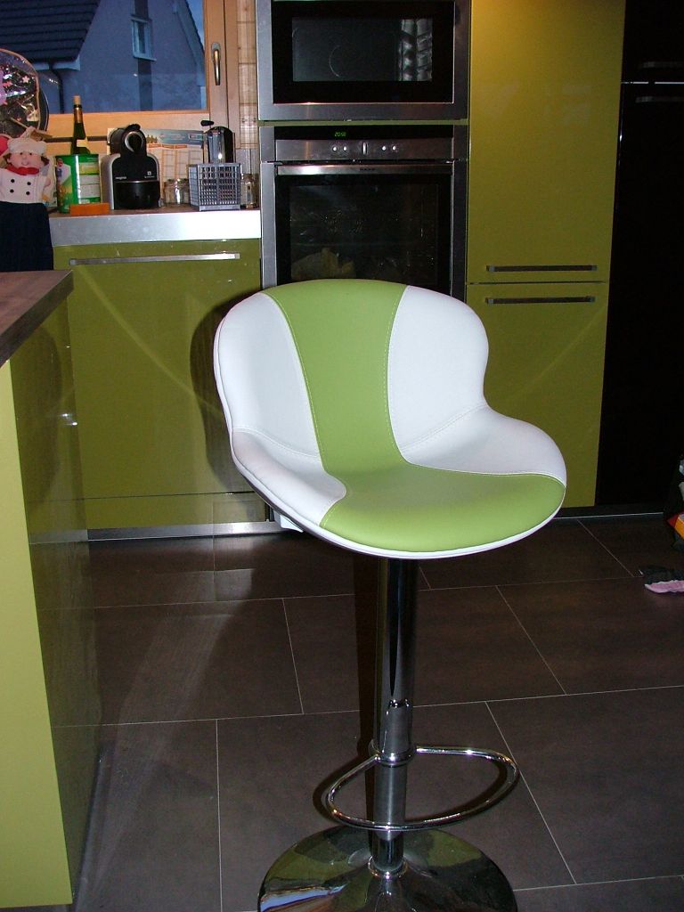 tabouret de bar pour la table réhaussée de la cuisine