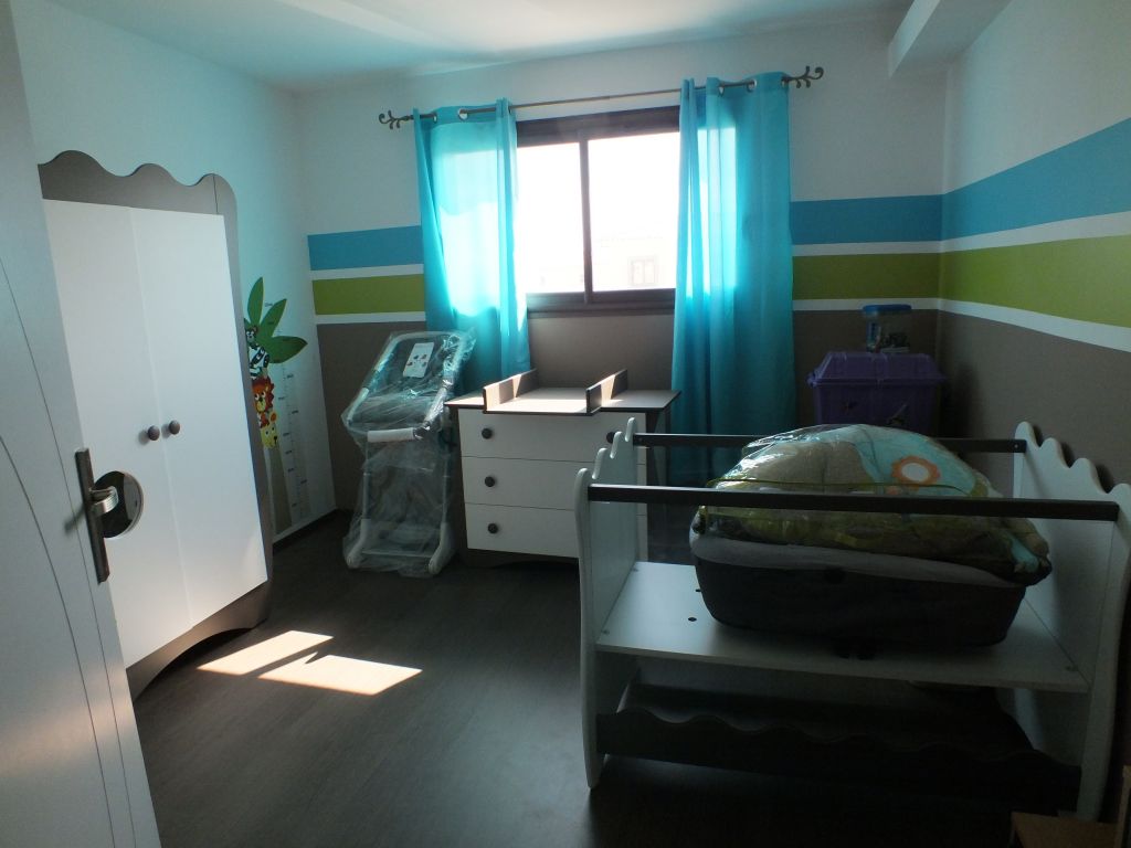 Chambre d'enfant 13.9m2 teintes murales marrons - Bages (Pyrenees Orientales - 66) - mai 2012 Chambre d'enfant 13.9m2 teintes murales marrons - Bages (Pyrenees Orientales - 66) - mai 2012