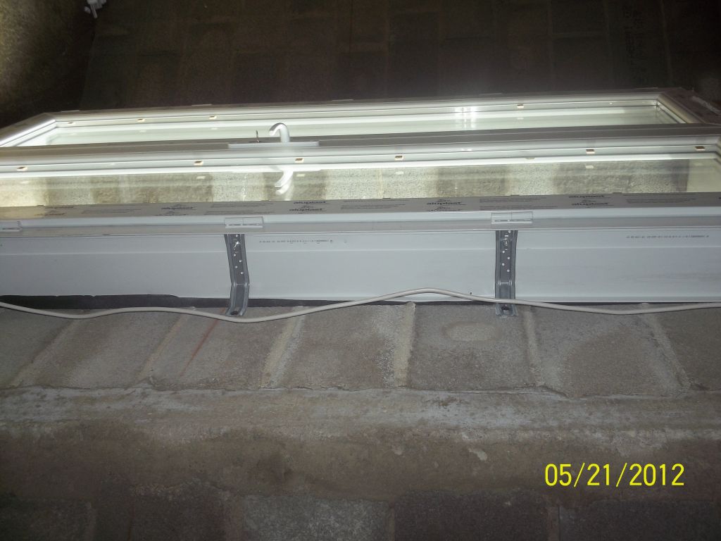 baleze l'epaisseur du dormant !! faut ca pour l'iso interieur, le pregymax de lafarge th29.5 en 12 cm d'epaisseur