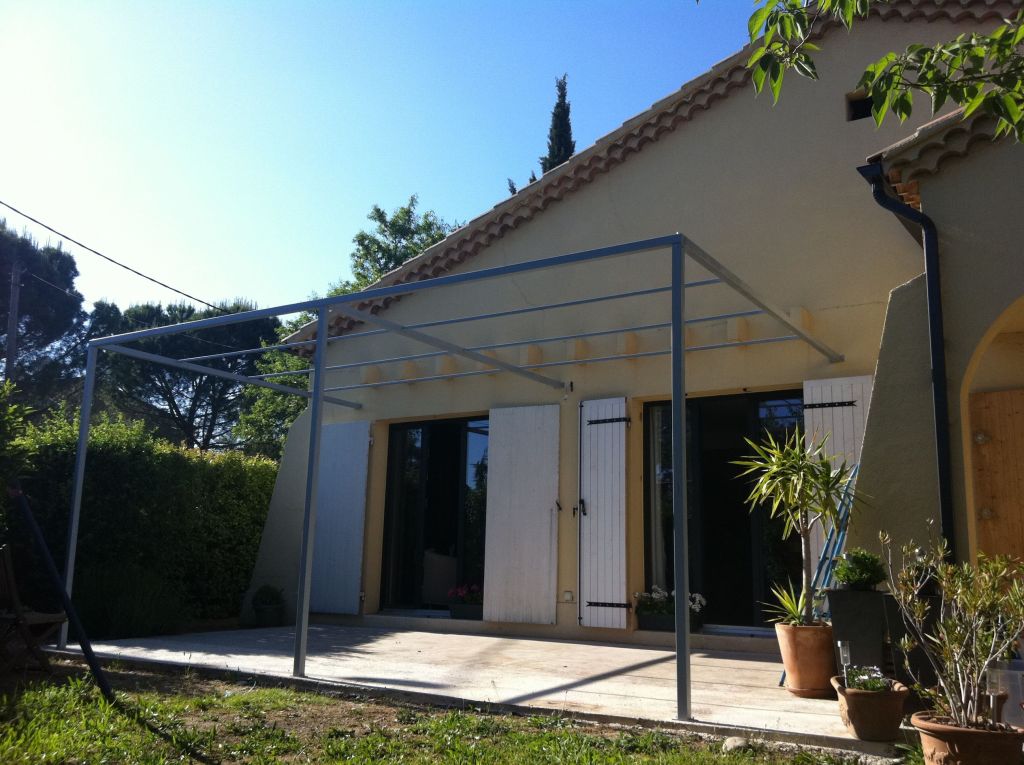 Pergola en acier contemporaine