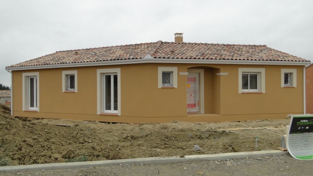 1ere idée de couleur pour notre façade ocre clair et blanc