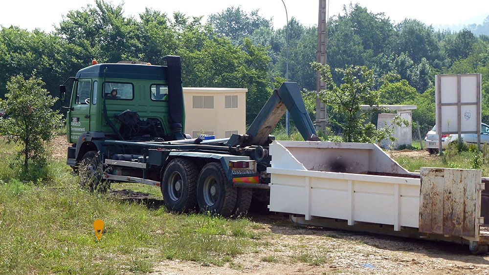 Camion de la socit Angelo terrassement  Rocbaron