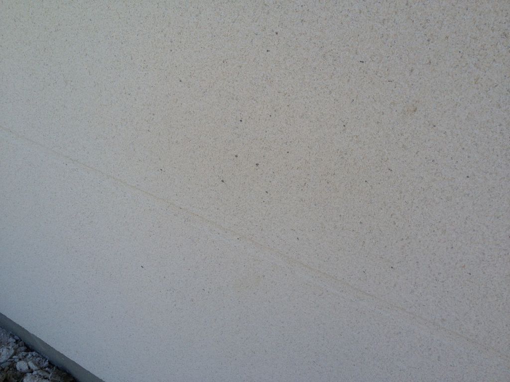 projection de ciment sur le crépis...
