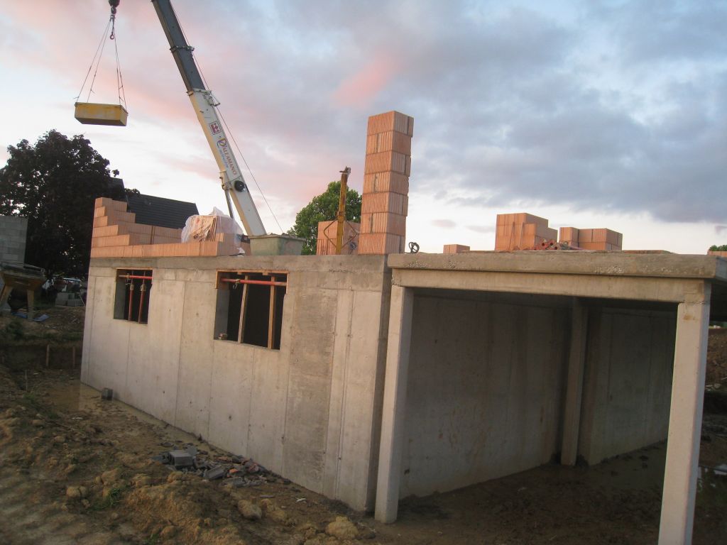 Faade ouest avec un bout de terrasse