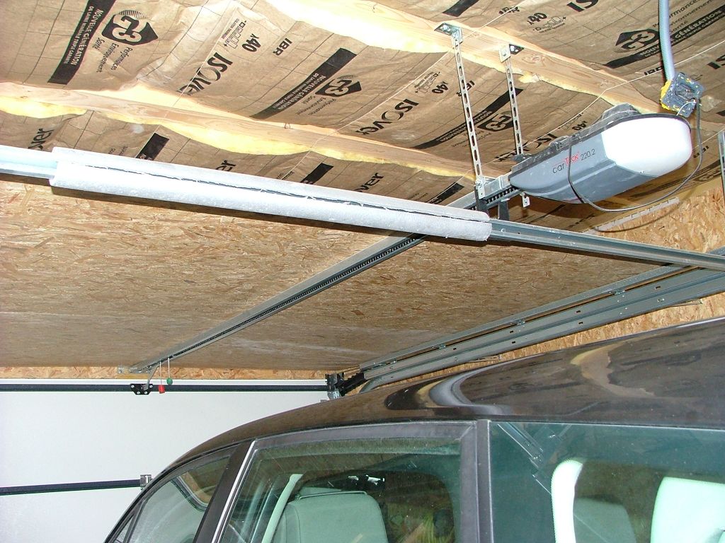 étagère sur la porte du garage
