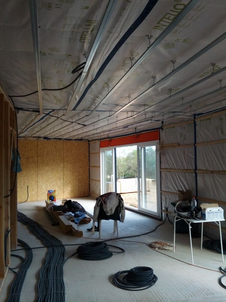 Rail dans le salon / salle a manger   électricité