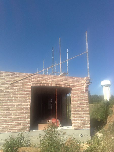 Prparation du chantier en vue de la maonnerie des pointes (pignons).