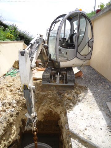 terrassement pour pose des évacuations des eaux de pluie   drainage