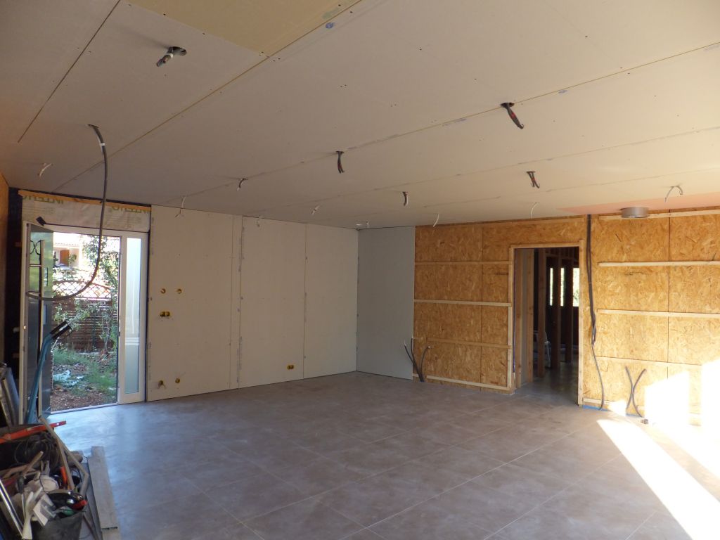 Cloisons plafond et mur.
