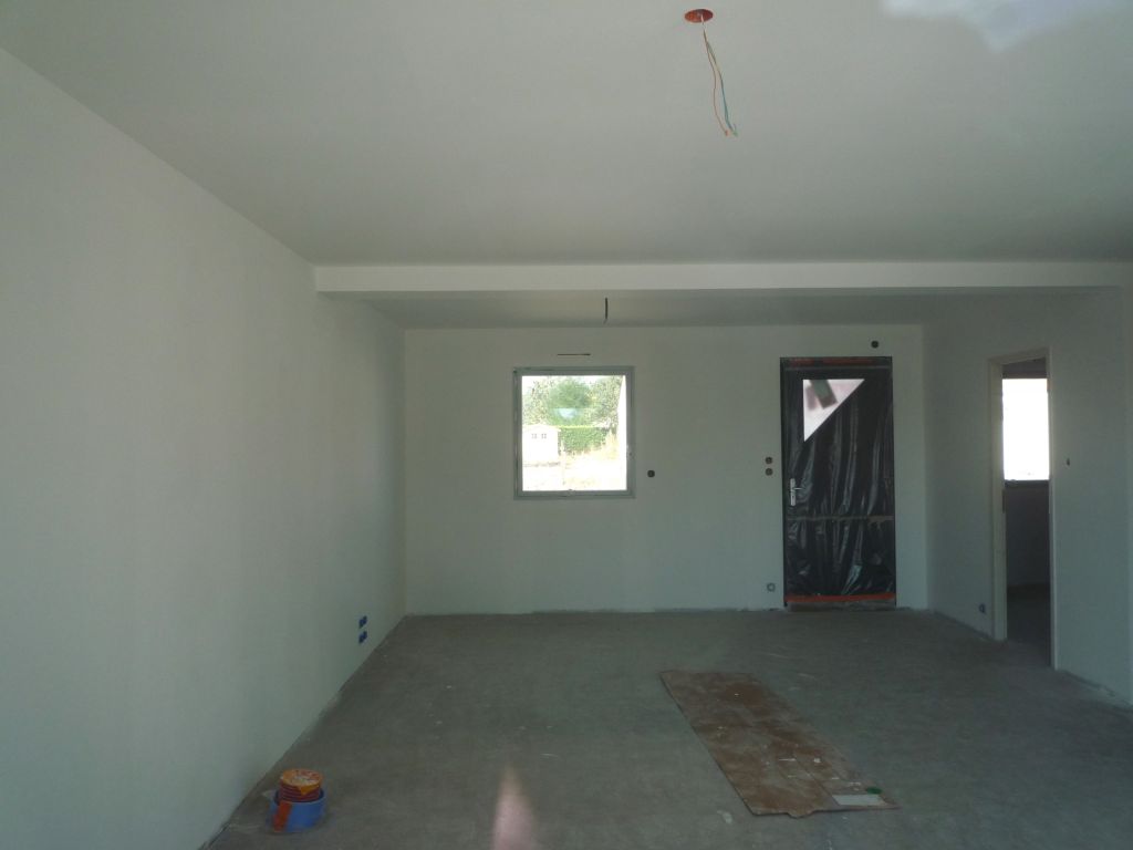 Peinture du rdc (sous-couche) par........ un vrai peintre !