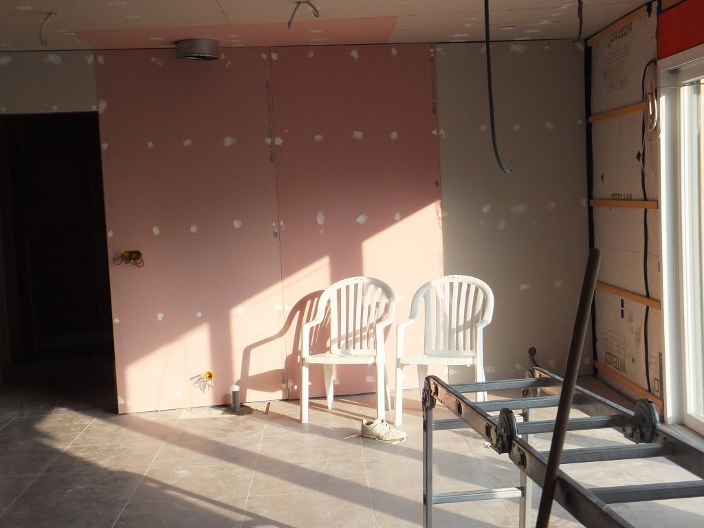 Mur pour le poêle à bois.