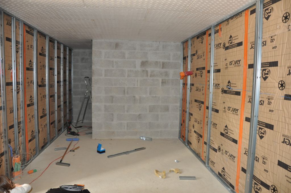Isolation et pose des rails de la buanderie,fait maison !