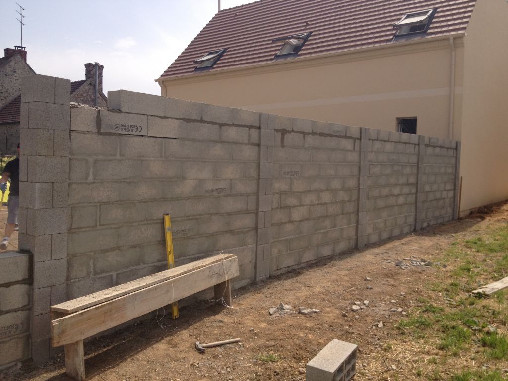 Le mur fait la profondeur des terrasses, on ne verra pas ce qu'il y a dans les assiettes comme ça