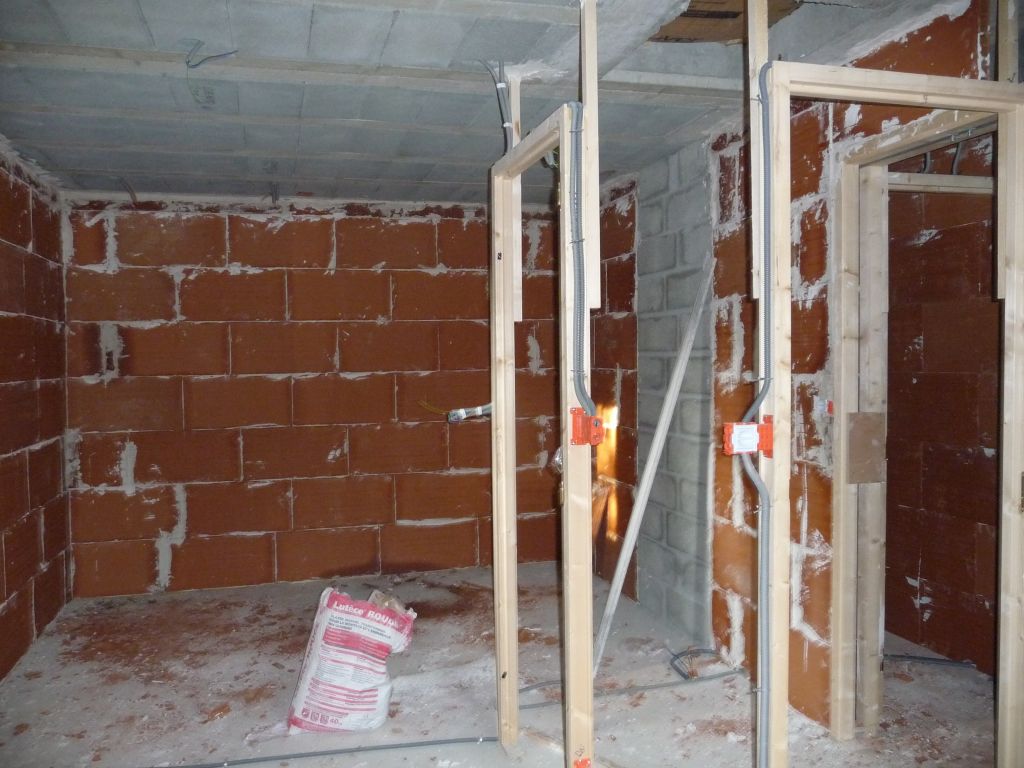 salle de bain et dressing avant les cloisons