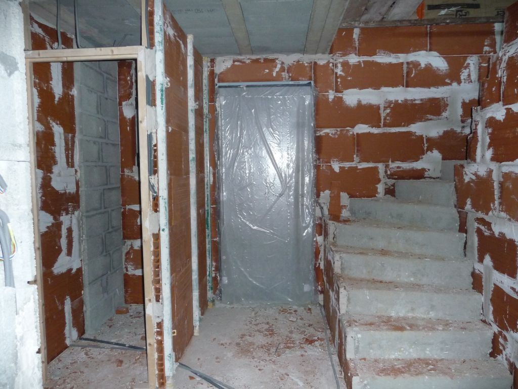 l'entrée et les WC vus du salon