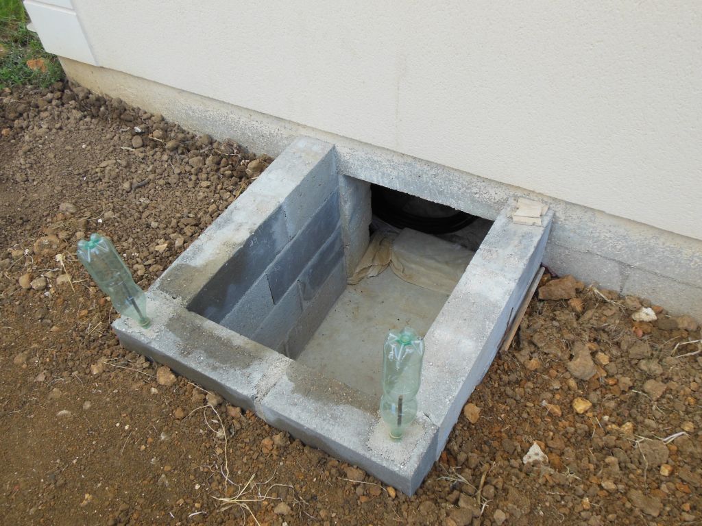 accès vide sanitaire. cour à l'anglaise