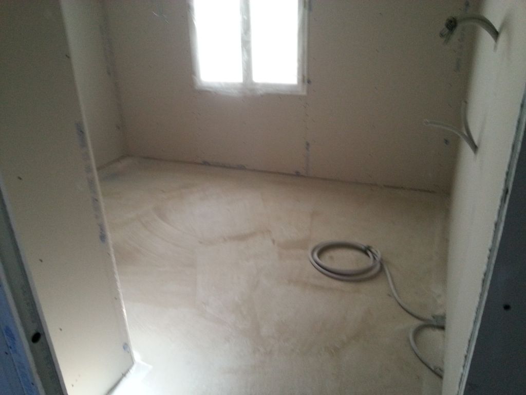 Vue de la chambre parentale depuis la porte